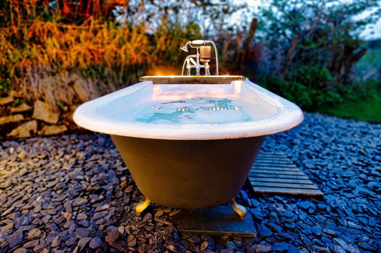 Luxury Glamping Cabin With Outdoor Bath On Cornish Flower Farm Truro Dış mekan fotoğraf