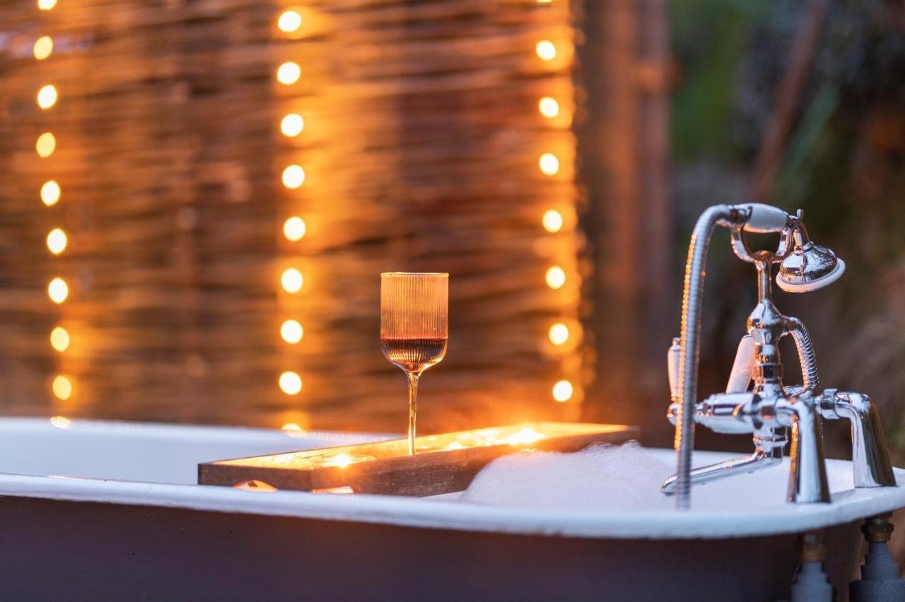 Luxury Glamping Cabin With Outdoor Bath On Cornish Flower Farm Truro Dış mekan fotoğraf