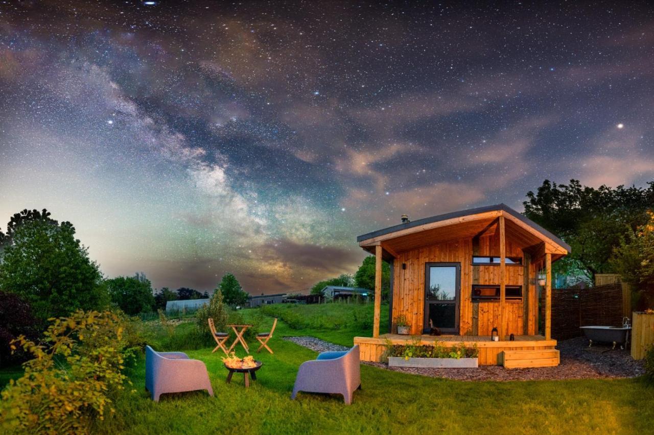 Luxury Glamping Cabin With Outdoor Bath On Cornish Flower Farm Truro Dış mekan fotoğraf
